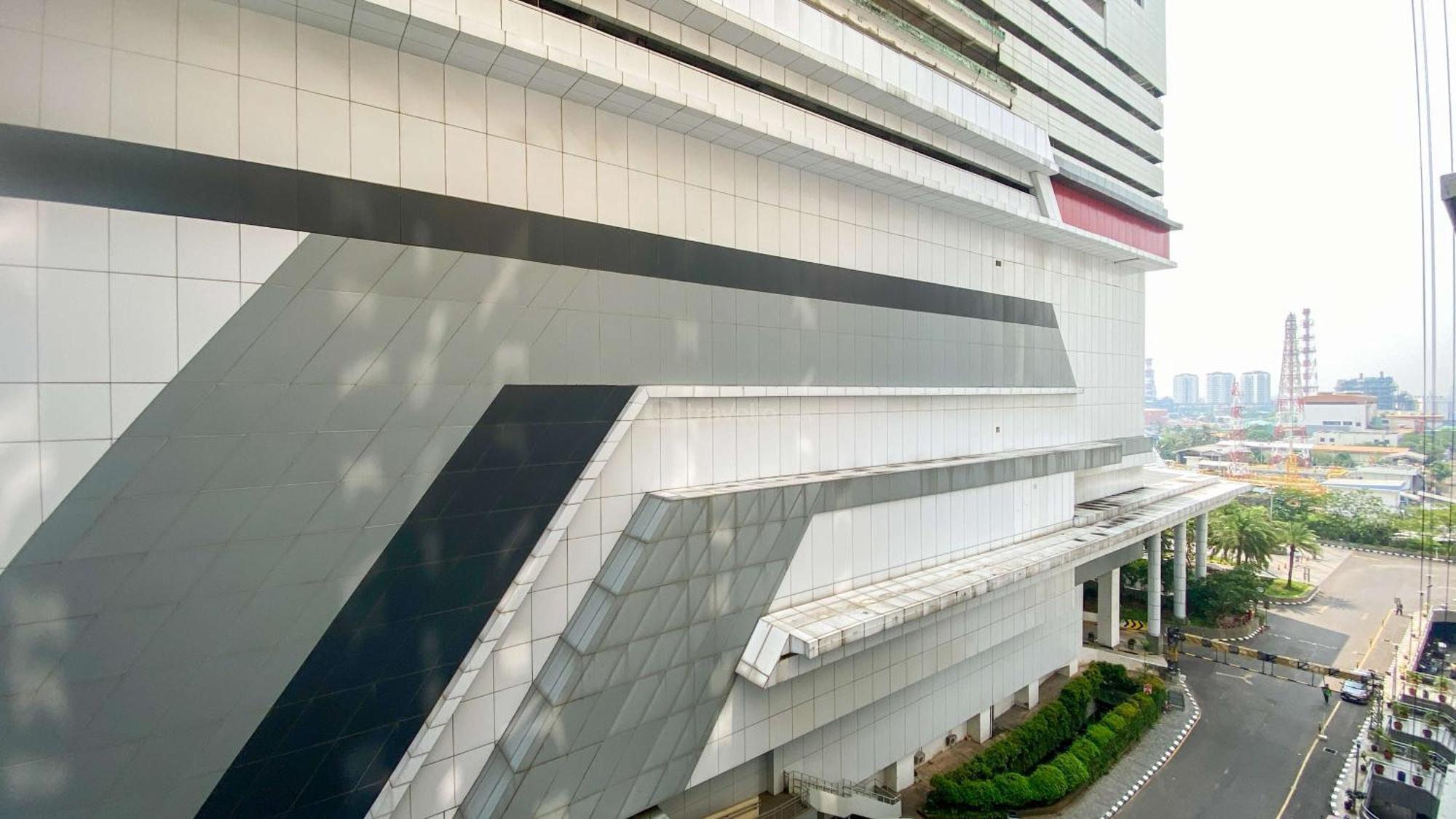 Cozy Living At Bay Pluit By Travelio