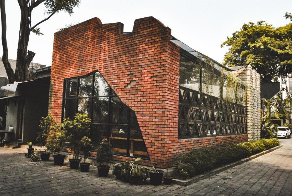 Oyo 90066 Tobana Pejaten House Hotel 3*