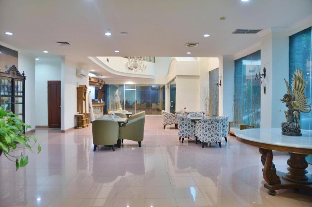 Sleepzzz Senayan Hotel