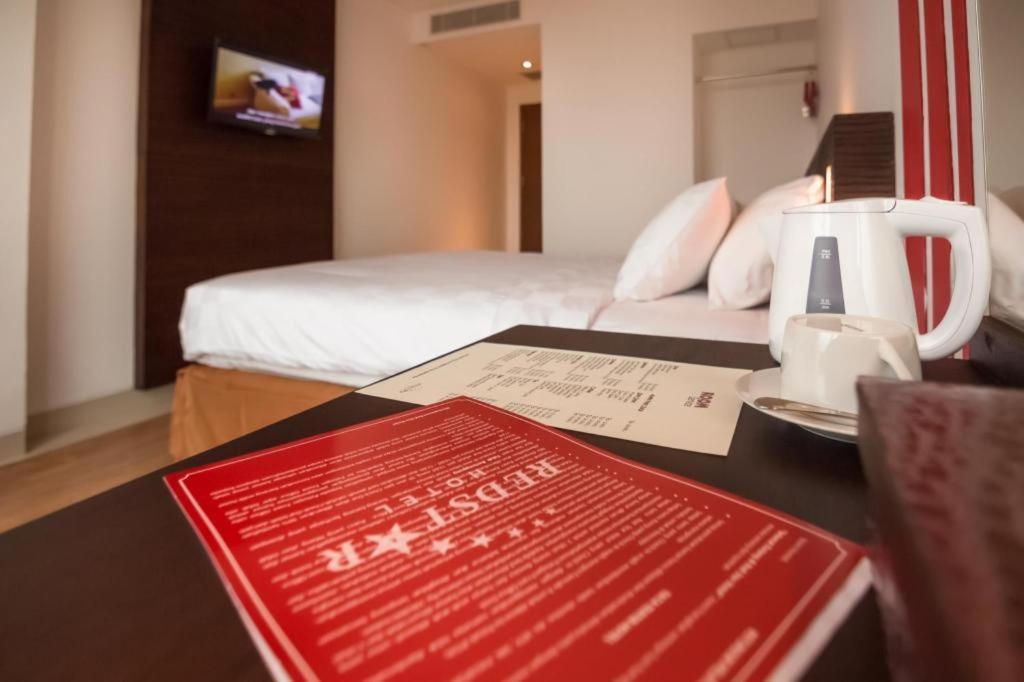 Redstar Hotel 3*