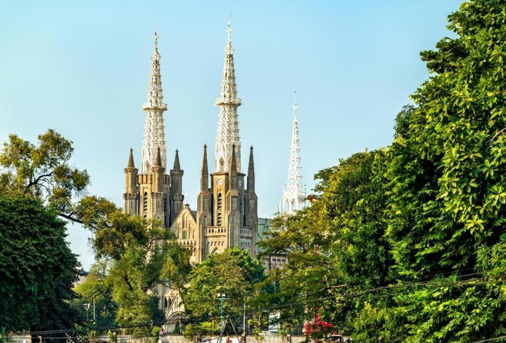 Khách sạn Redstar