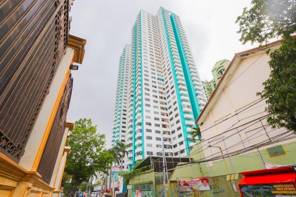 Flagship 210 Amethyst Kemayoran Hotel 3*