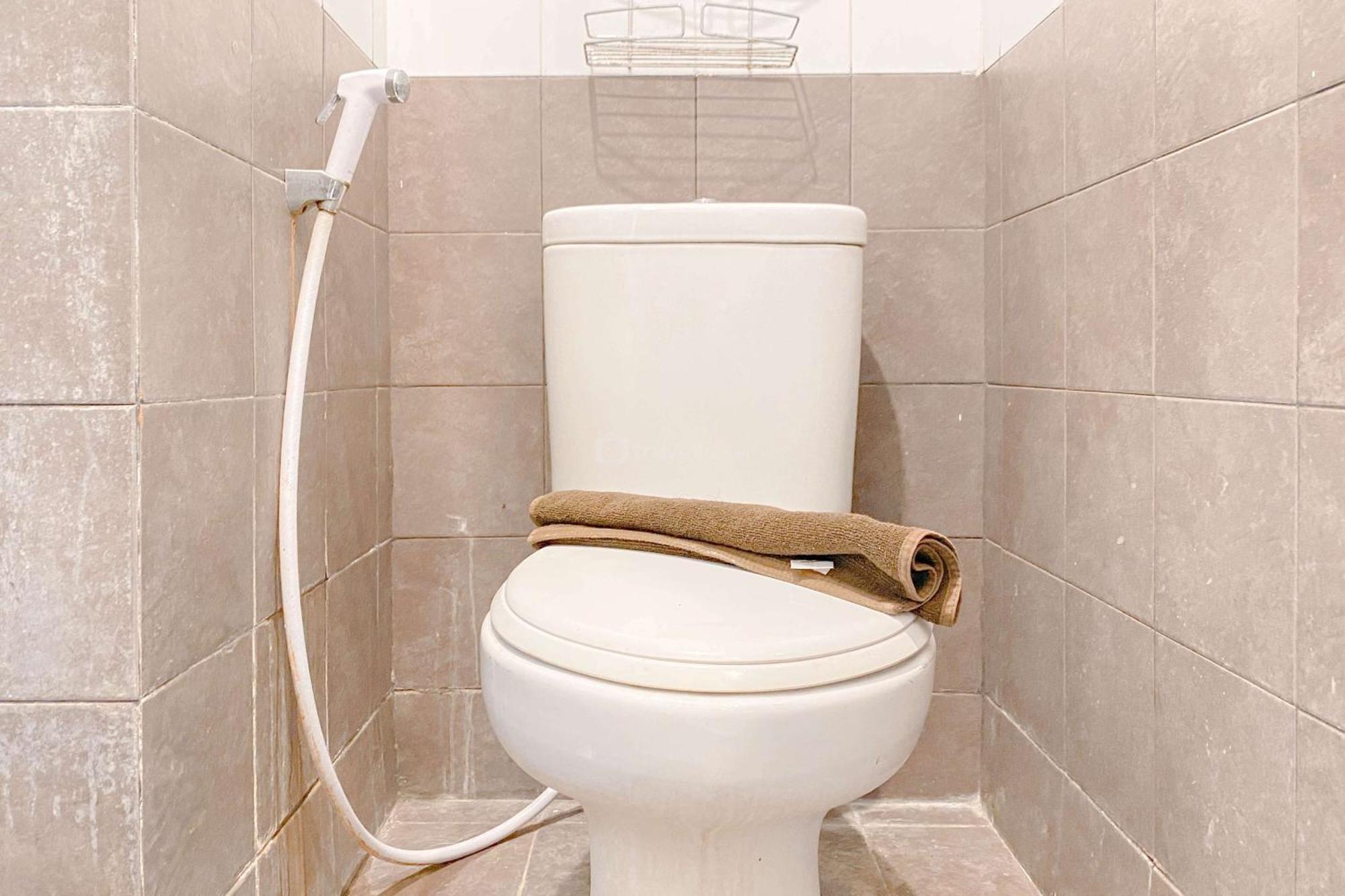 Apartment Cozy Living 2br Pramuka Near Mall By Travelio