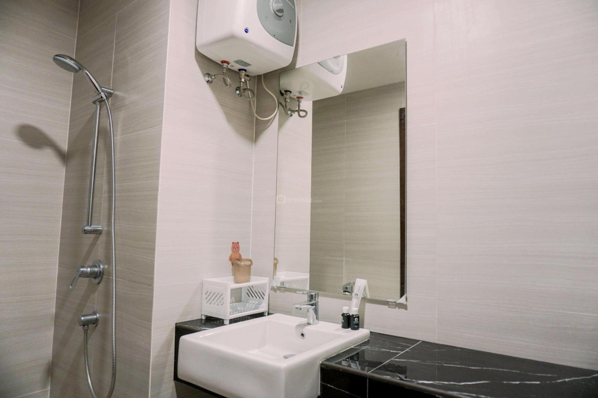 Apartment Homey And Warm At West Vista By Travelio Jakarta