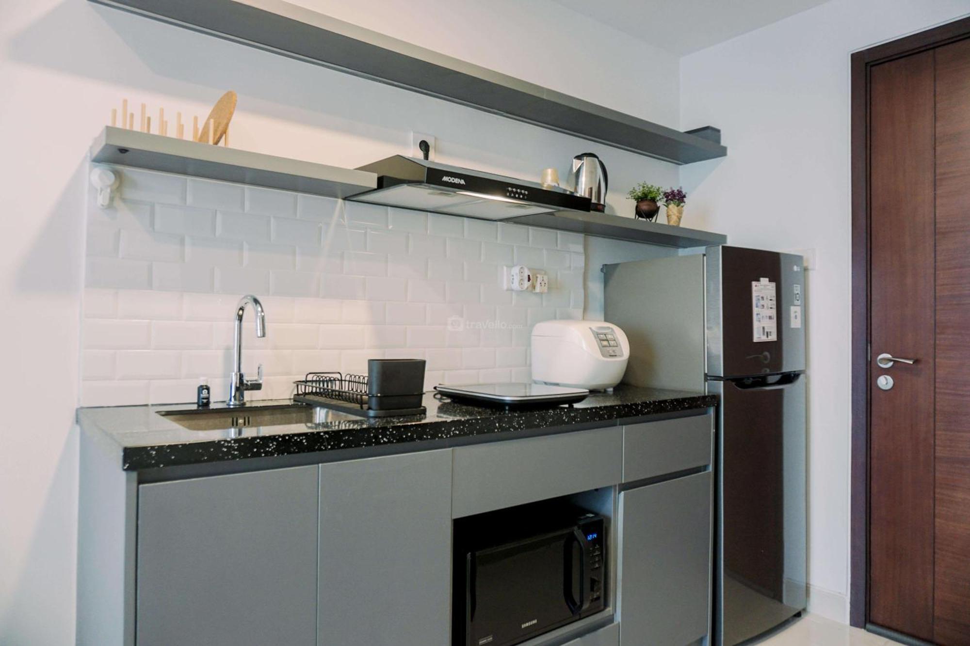 Apartment Homey And Warm At West Vista By Travelio
