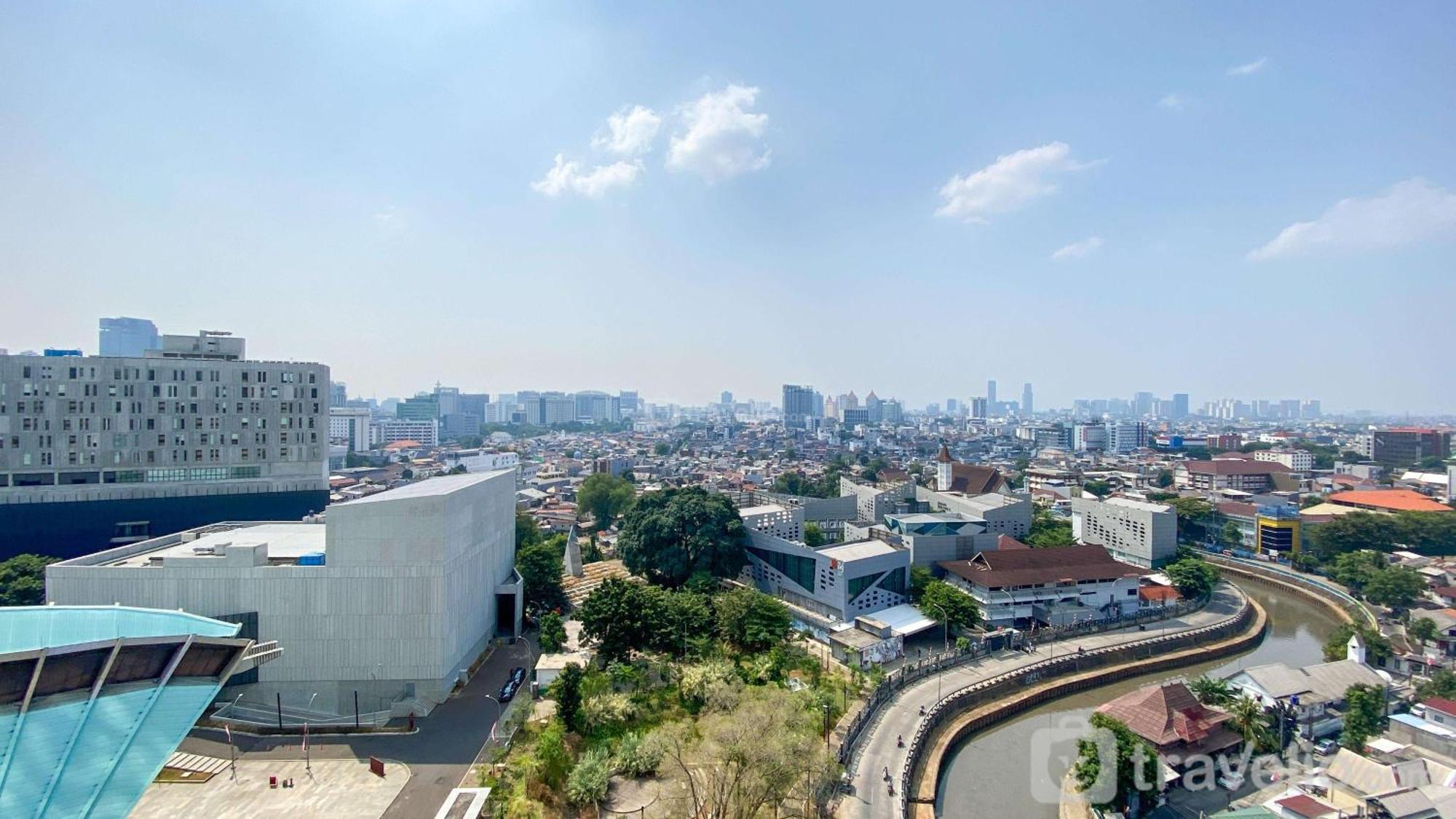 Apartment Comfy And Elegant 2br With Private Lift At Menteng Park By Travelio