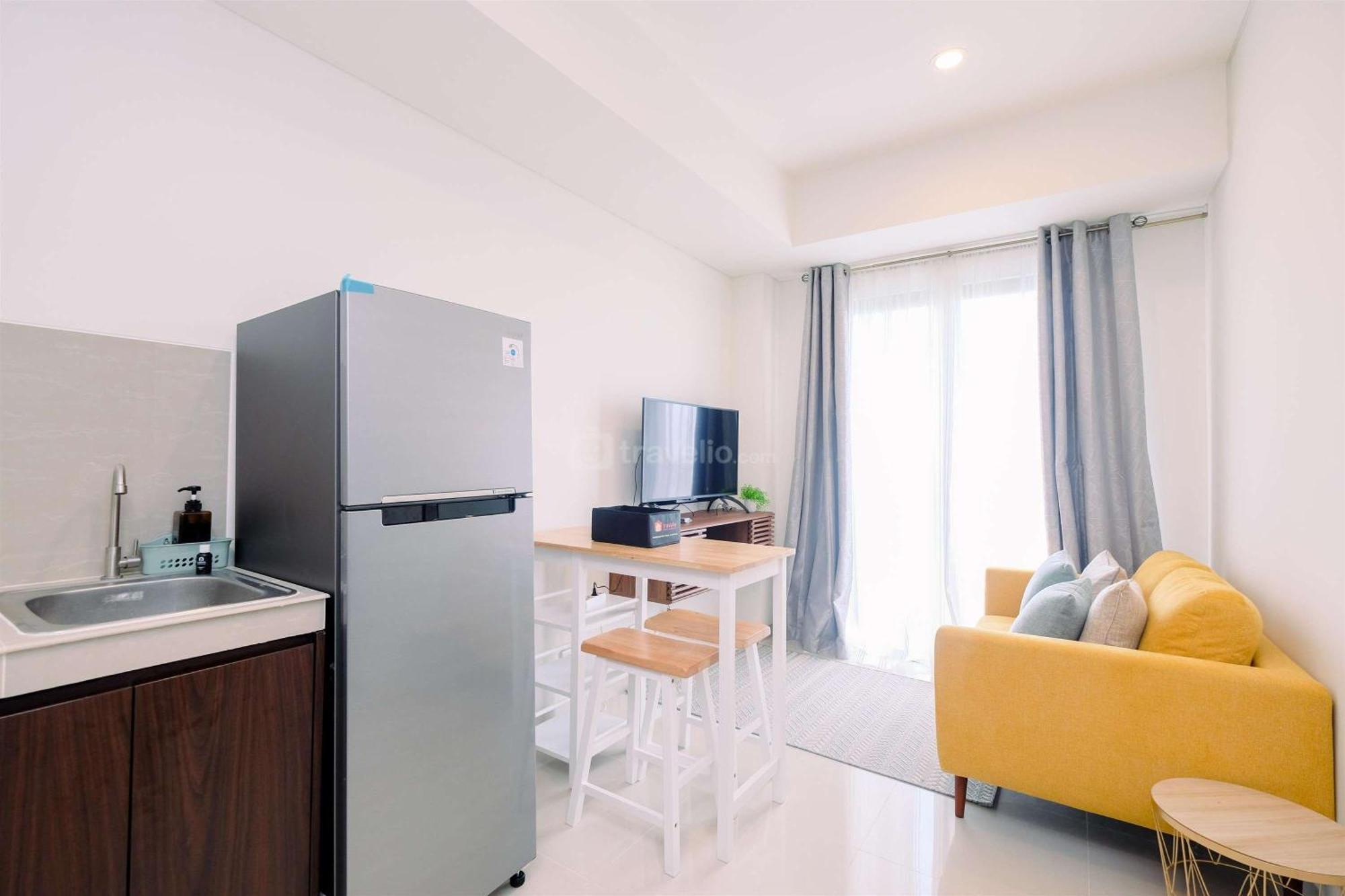 Apartment Modern Look And Comfy 2br At Vasaka Solterra By Travelio
