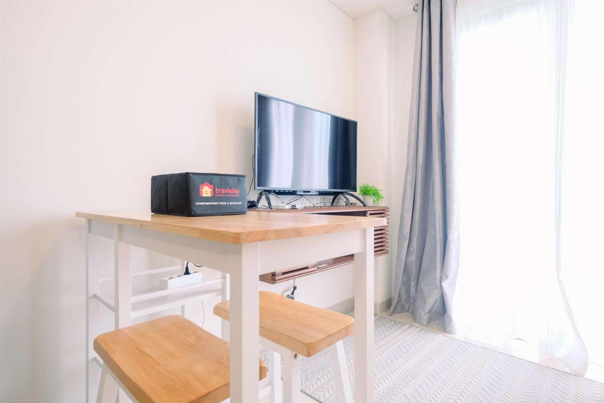 Apartment Modern Look And Comfy 2br At Vasaka Solterra By Travelio Jakarta