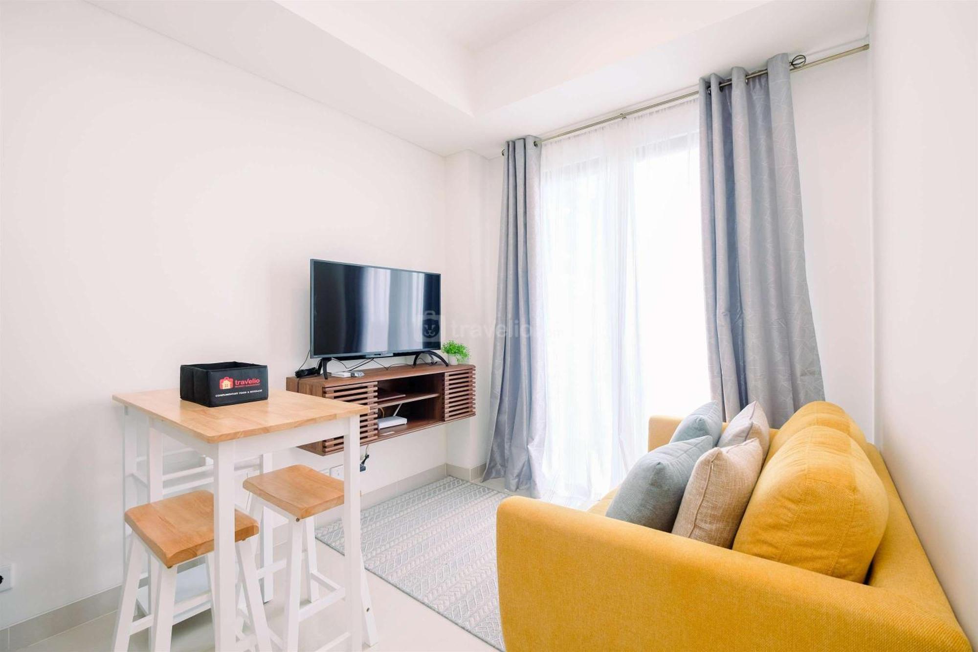 Apartment Modern Look And Comfy 2br At Vasaka Solterra By Travelio Jakarta