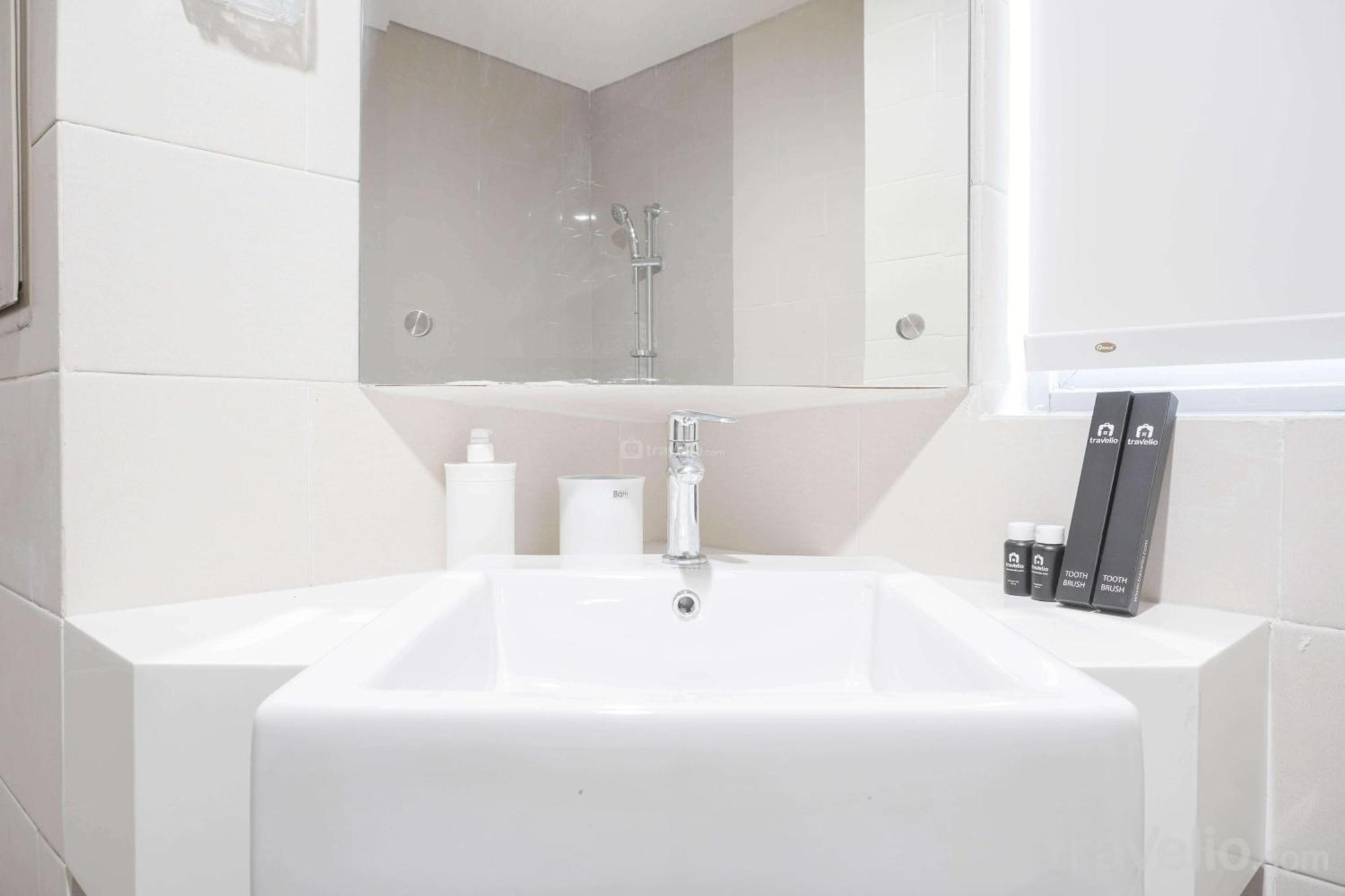 Apartment And Comfort 2br At Pejaten Park By Travelio