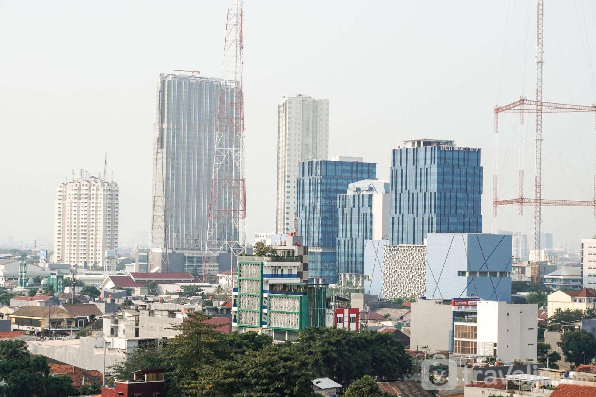 Minimalist And Comfort At Belmont Puri By Travelio * Jakarta