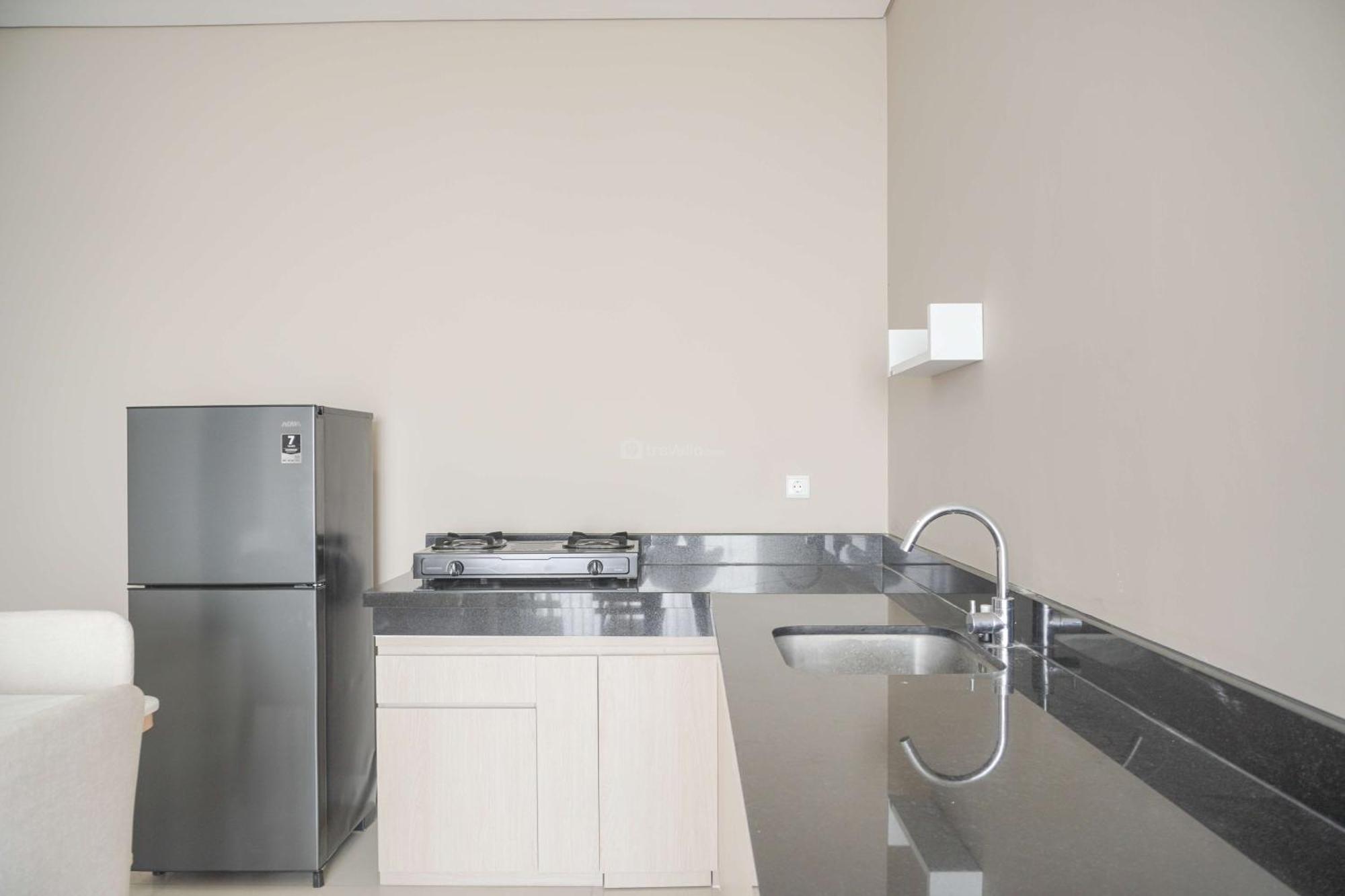 Homey And 2br At Ciputra International By Travelio Apartment *