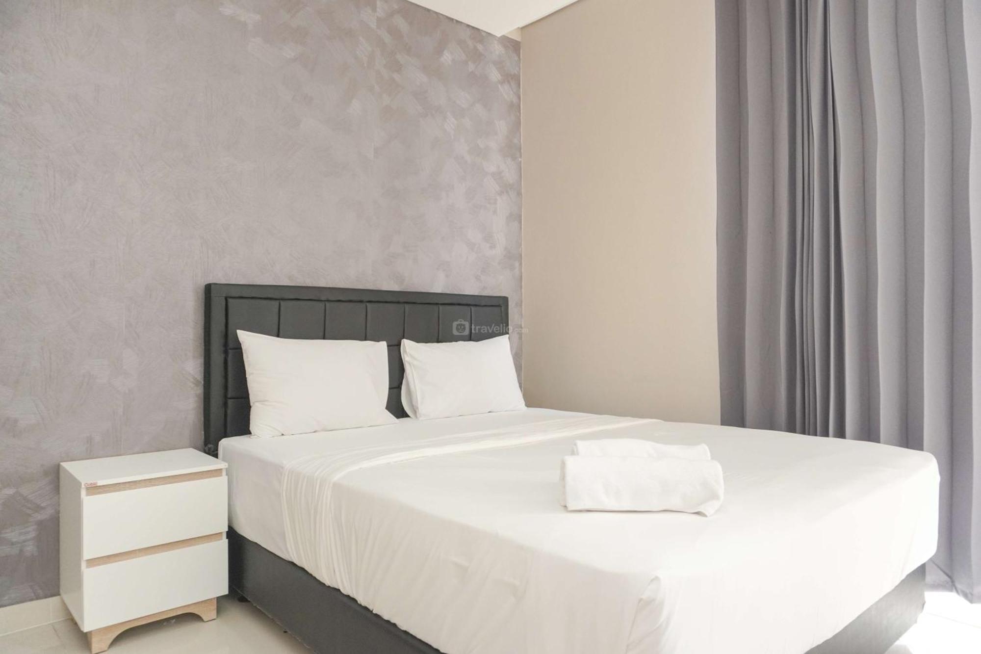 Homey And 2br At Ciputra International By Travelio Căn hộ
