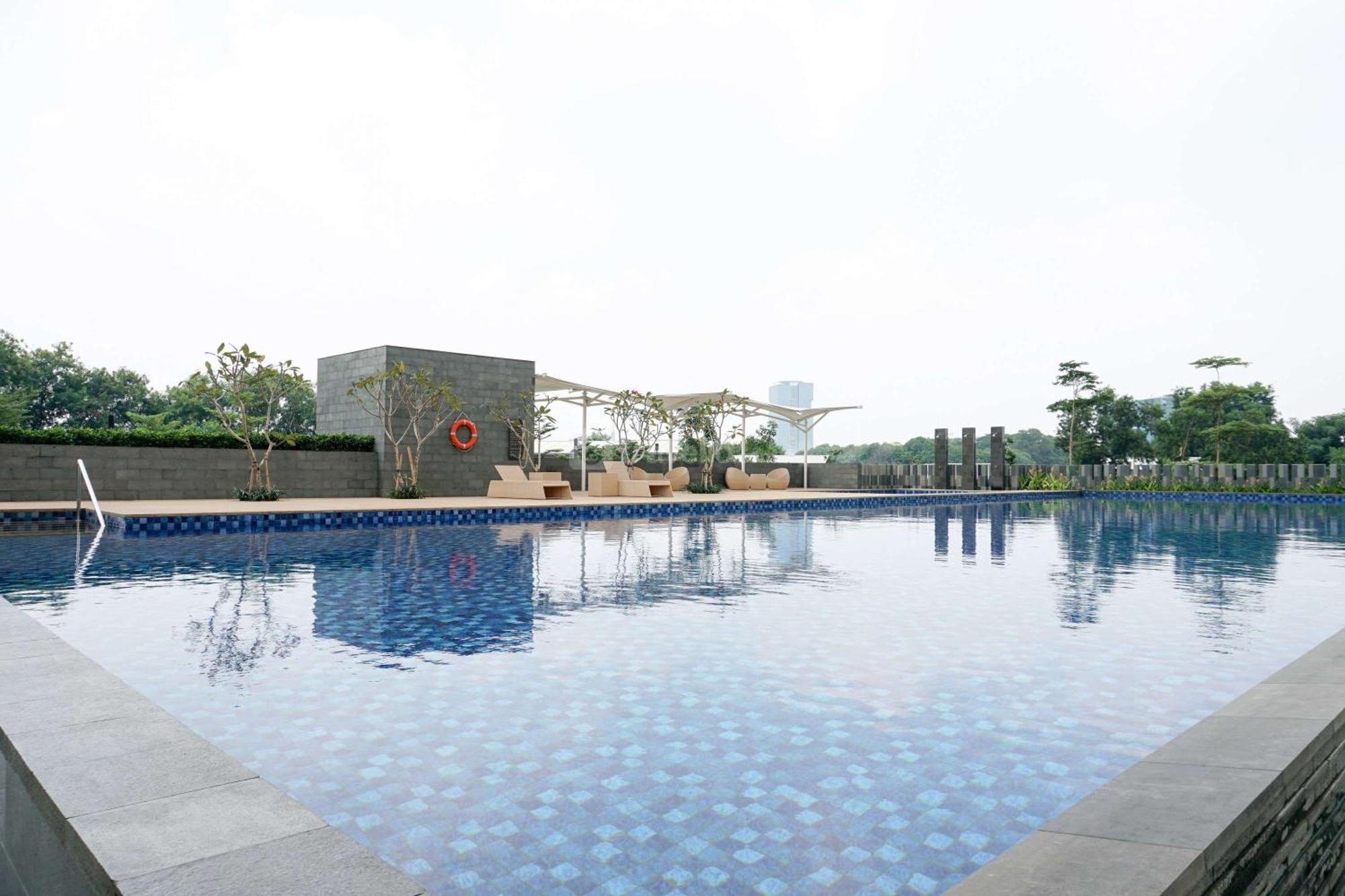 Homey And 2br At Ciputra International By Travelio Apartment