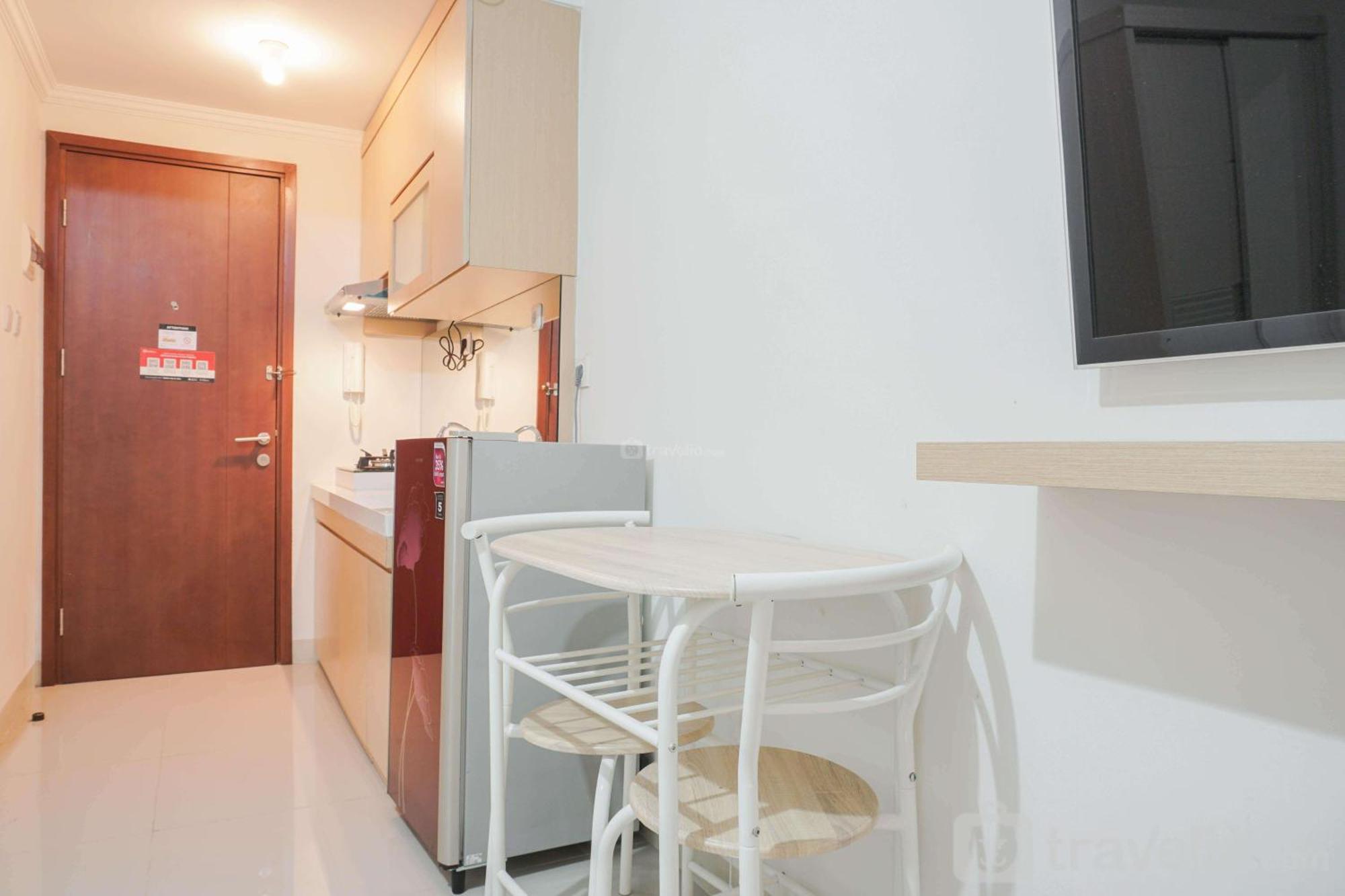 Compact And Strategic Signature Park Grande By Travelio Jakarta