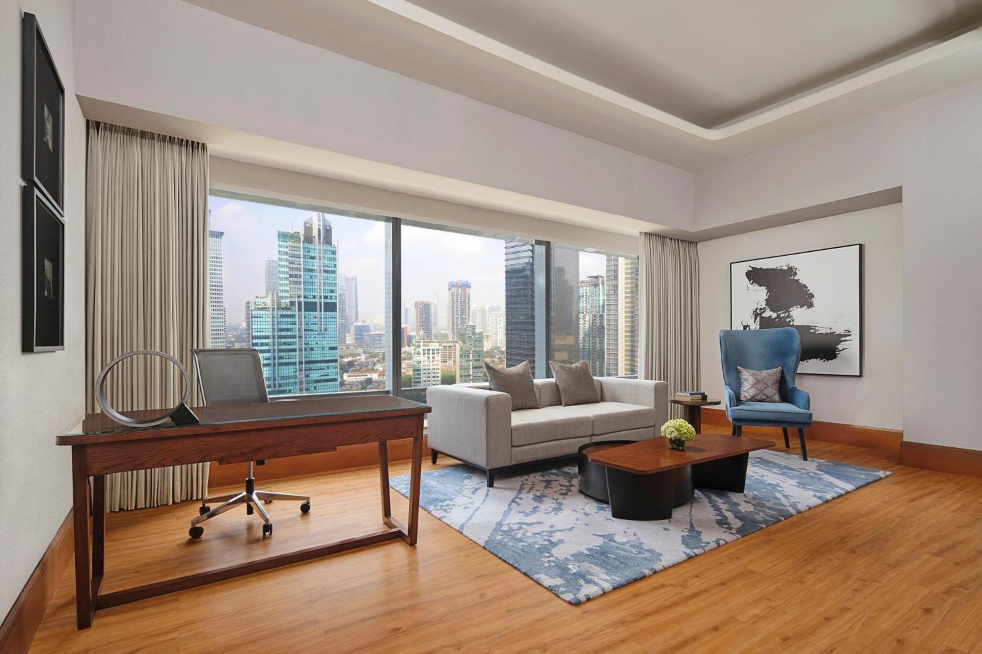 The Ritz-carlton Jakarta, Mega Kuningan