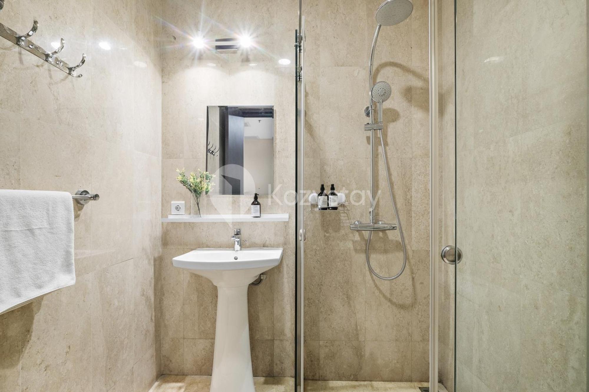 Carmine By Kozystay - Sudirman Jakarta