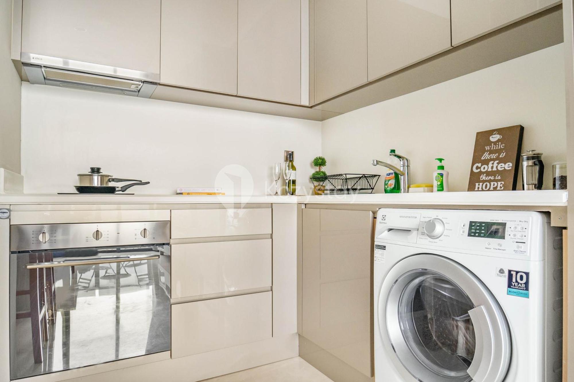 Urban By Kozystay - Scbd Apartment *