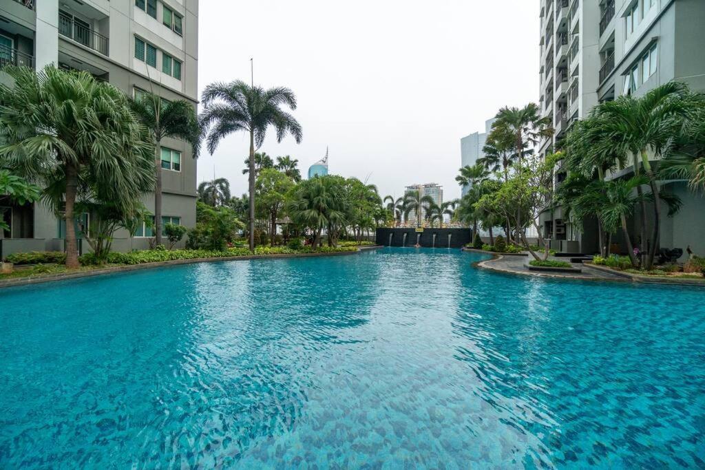 2br At View Thamrin Netflix Jakarta