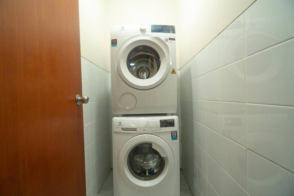 2br At View Thamrin Netflix Apartment Jakarta