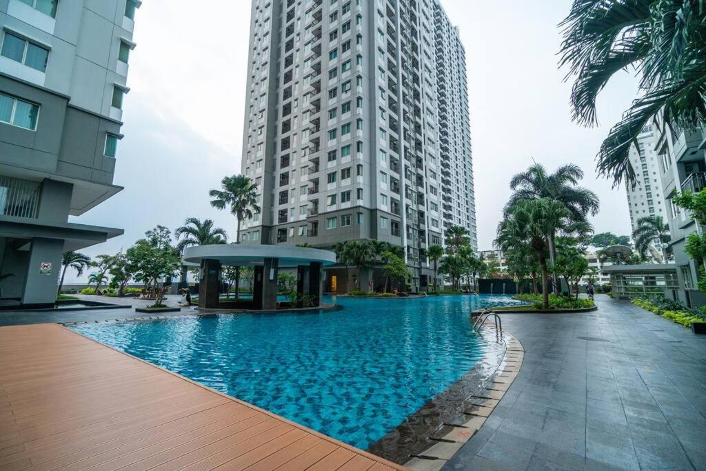 Apartment 2br At View Thamrin Netflix