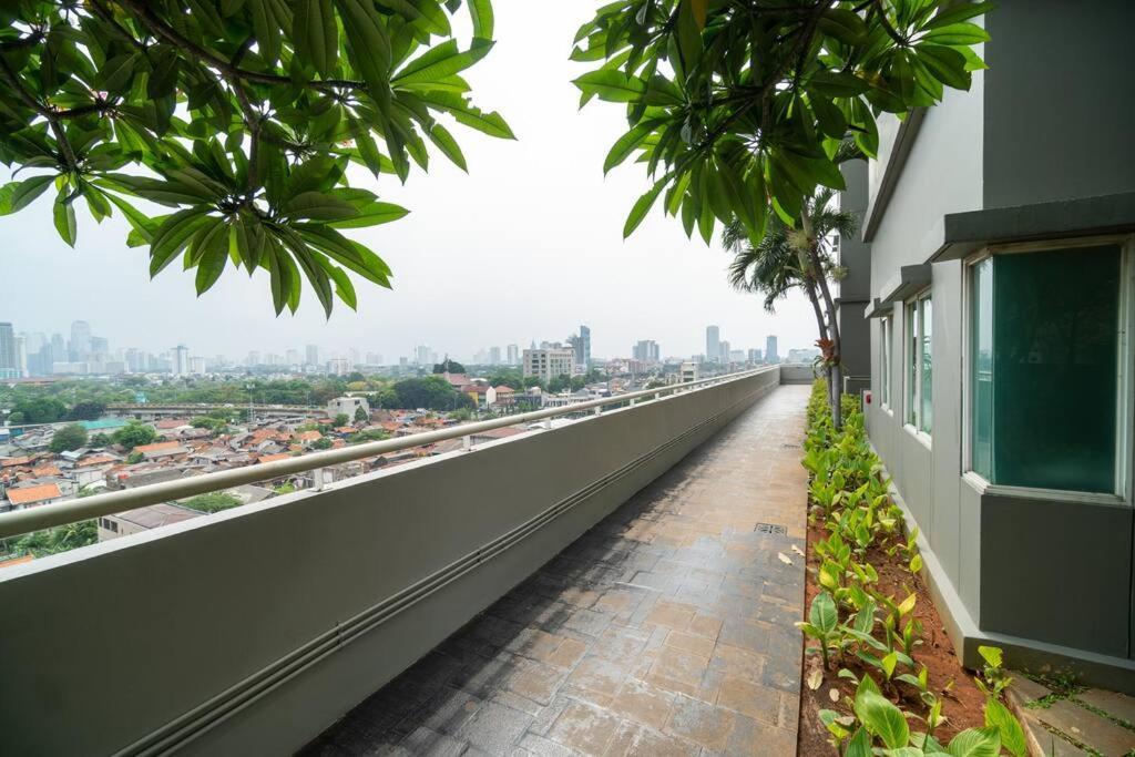 2br At View Thamrin Netflix