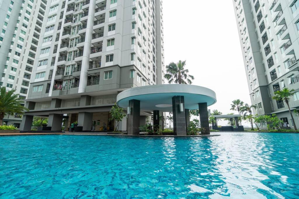 Apartment 2br At View Thamrin Netflix Jakarta