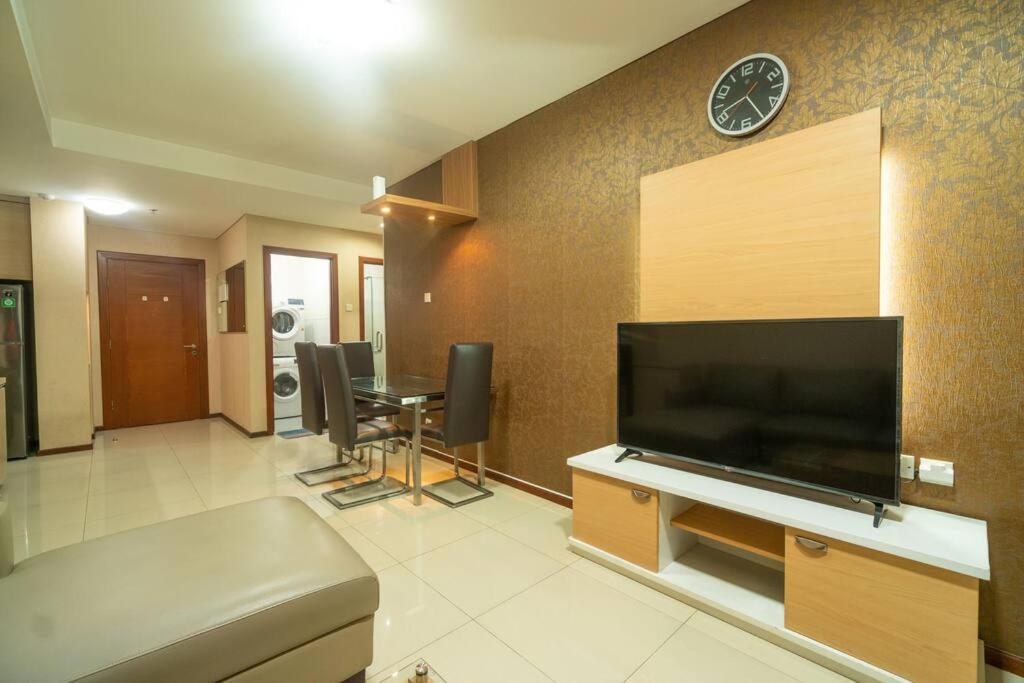 Apartment 2br At View Thamrin Netflix Jakarta