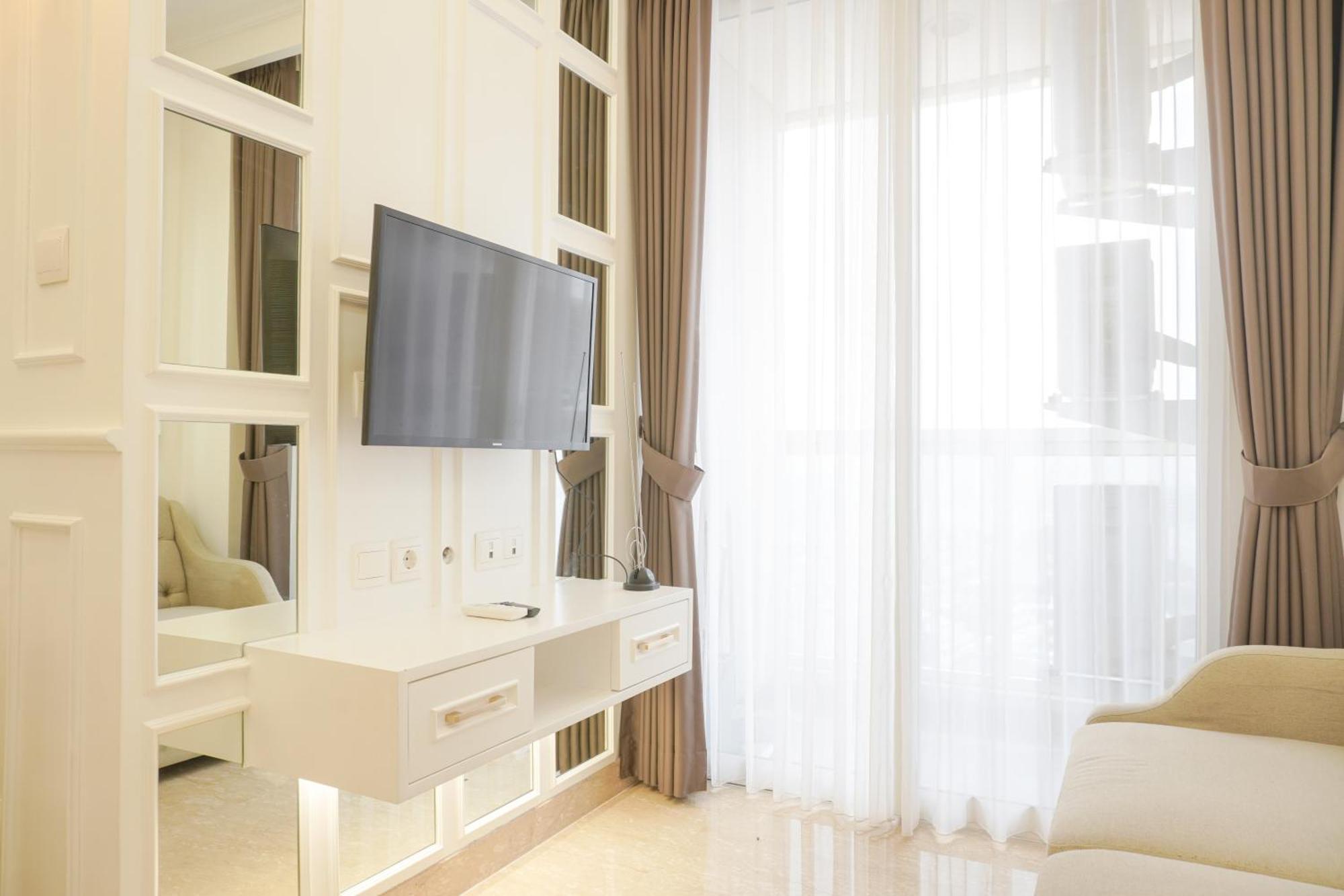 Modern And Comfy 2br At Menteng Park By Travelio Apartment