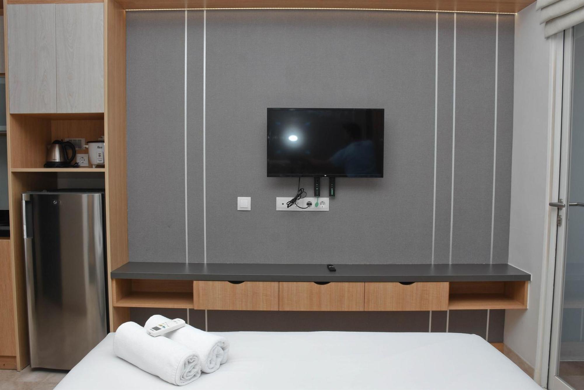 Apartment Cozy Living At Menteng Park By Travelio