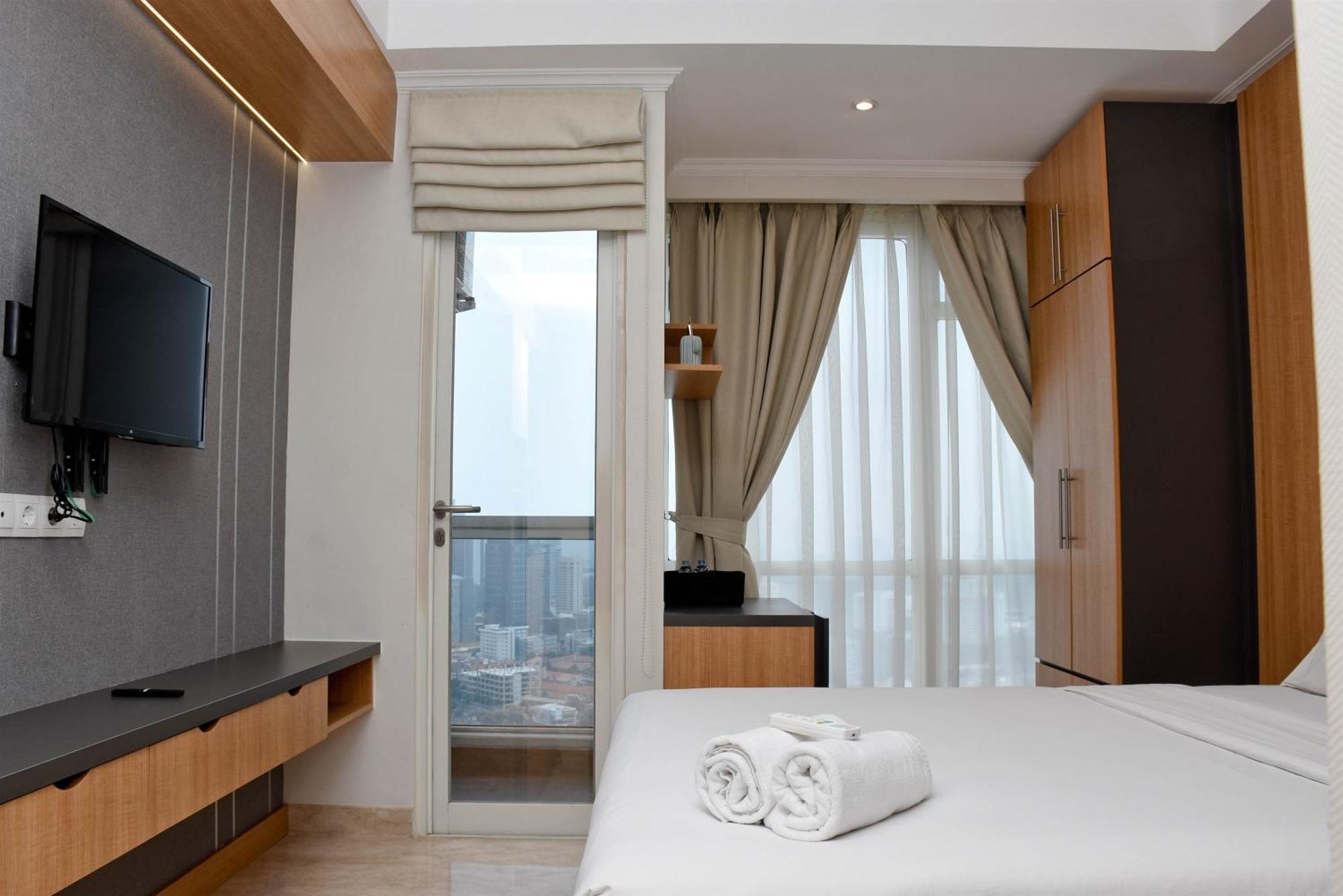 Cozy Living At Menteng Park By Travelio