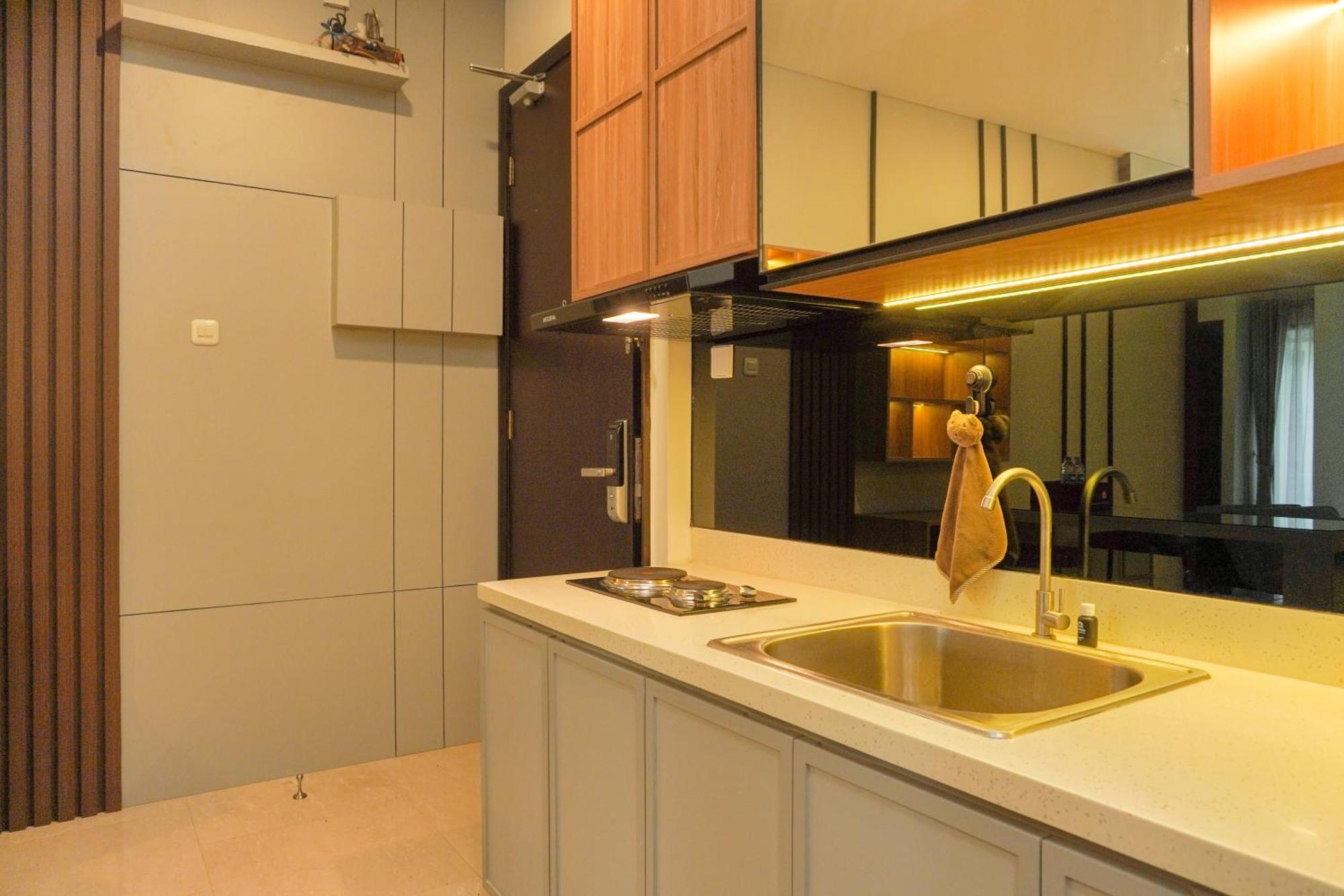 Comfort And Elegant 2br Sudirman By Travelio Căn hộ *