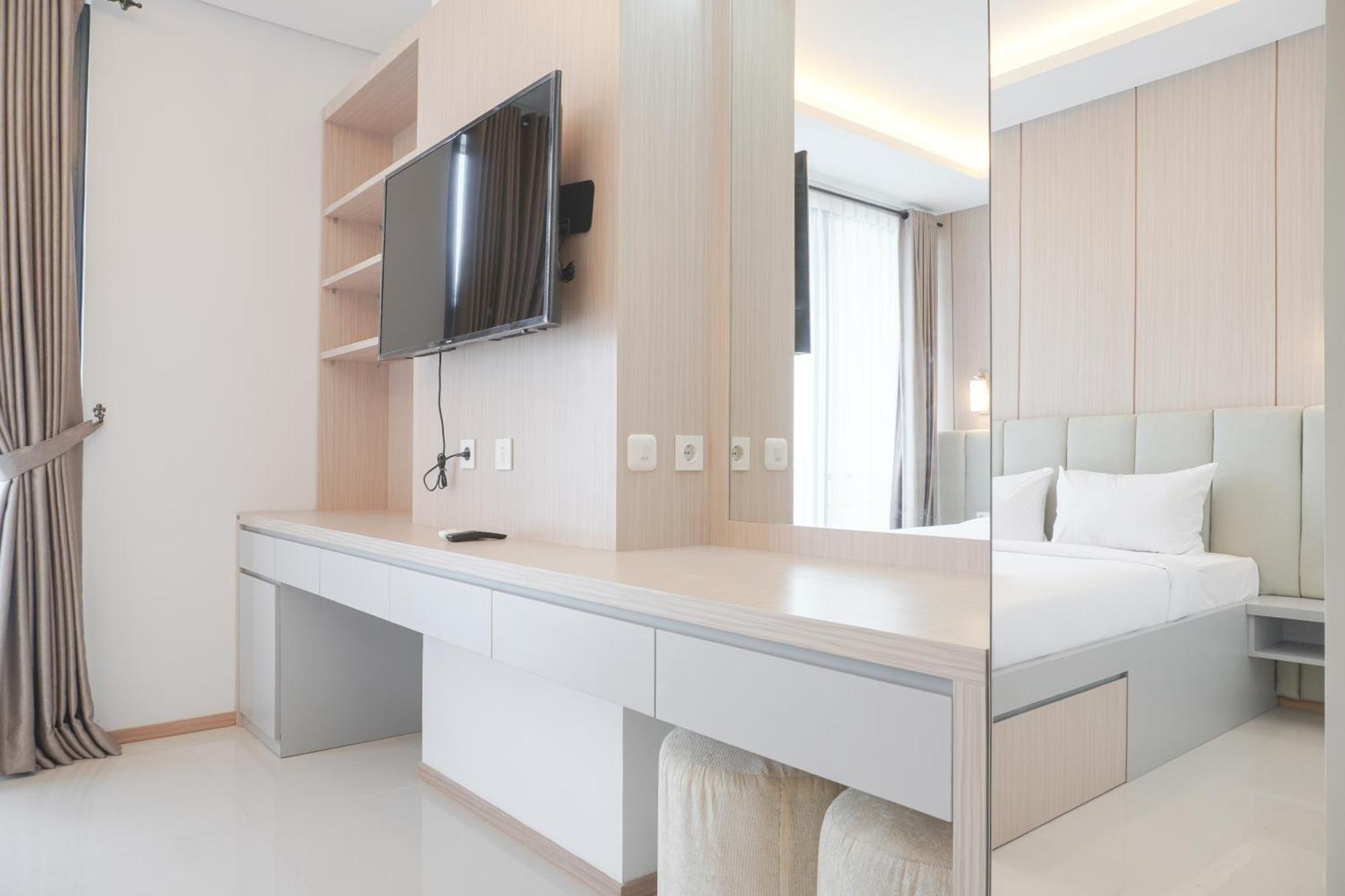And Comfort 1br At 25th Floor Samara By Travelio Apartment