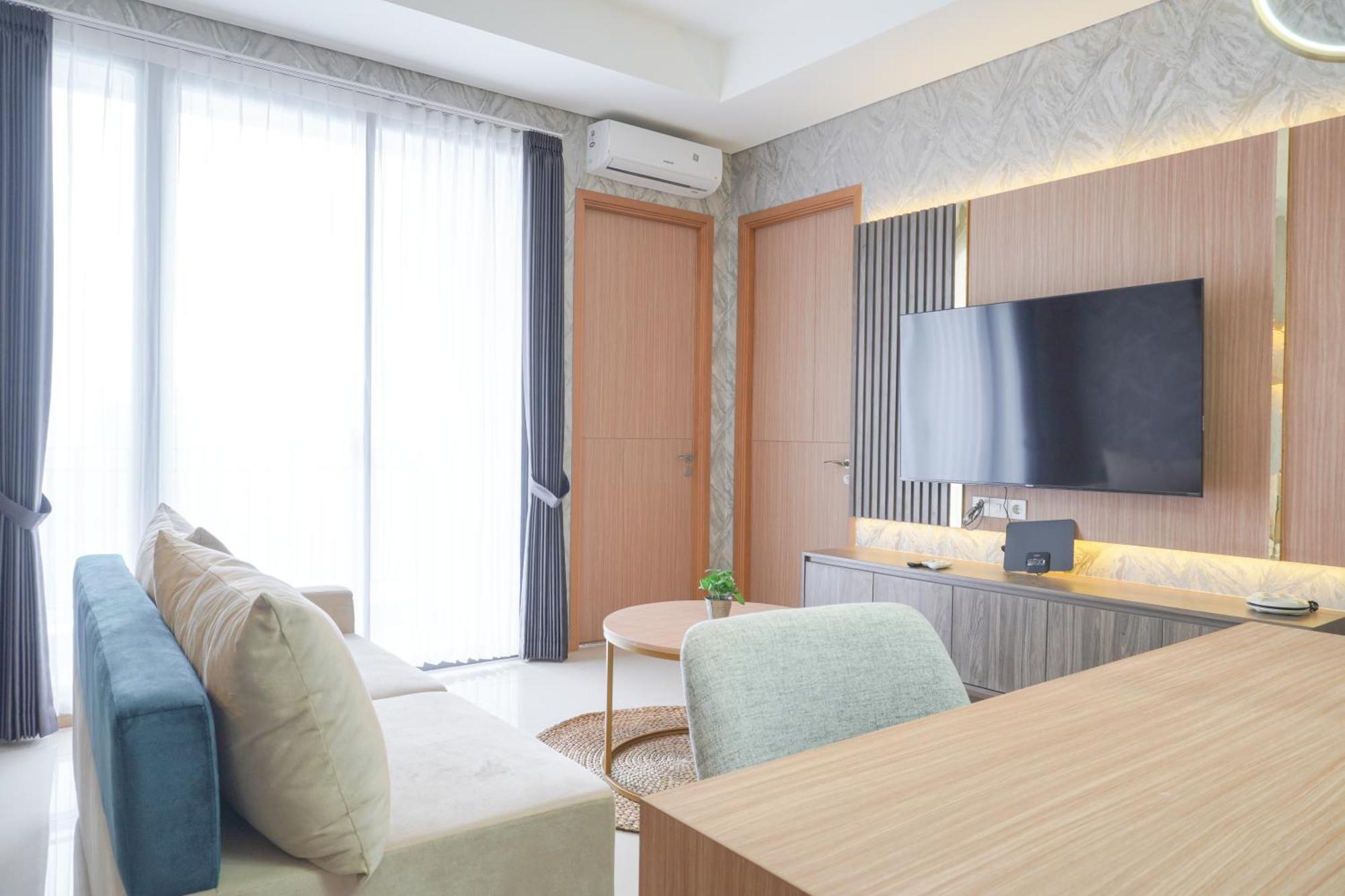 Comfort And Modern Look 2br At 26th Floor Samara By Travelio Apartemen
