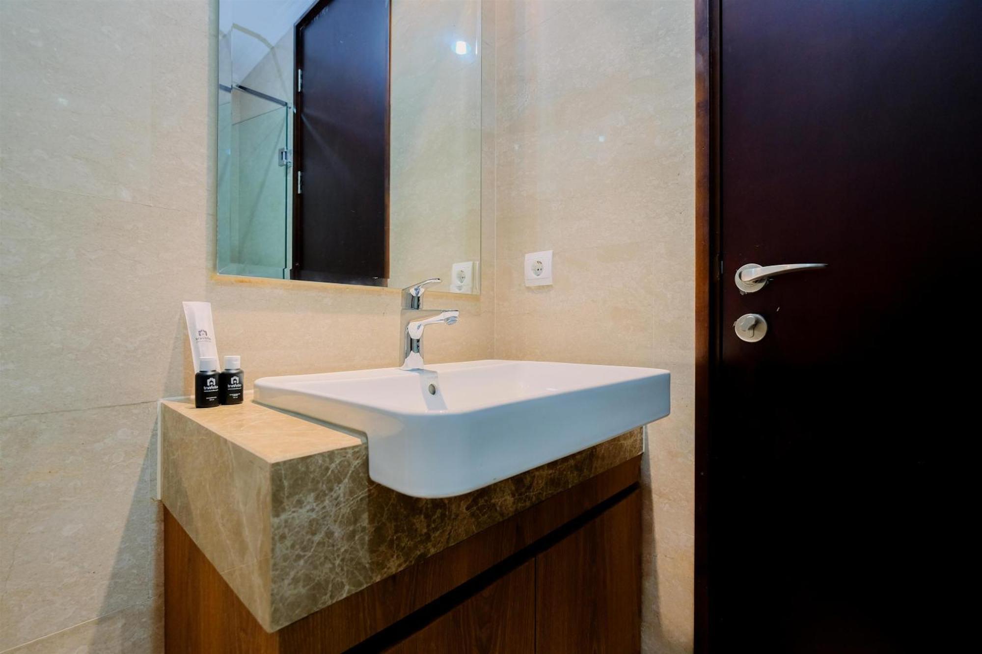 Comfort And Modern Look Menteng Park By Travelio