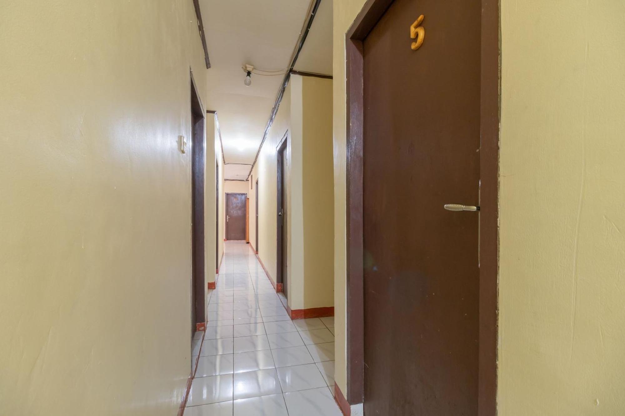 Hotel Reddoorz Near Indah Water Park 2*