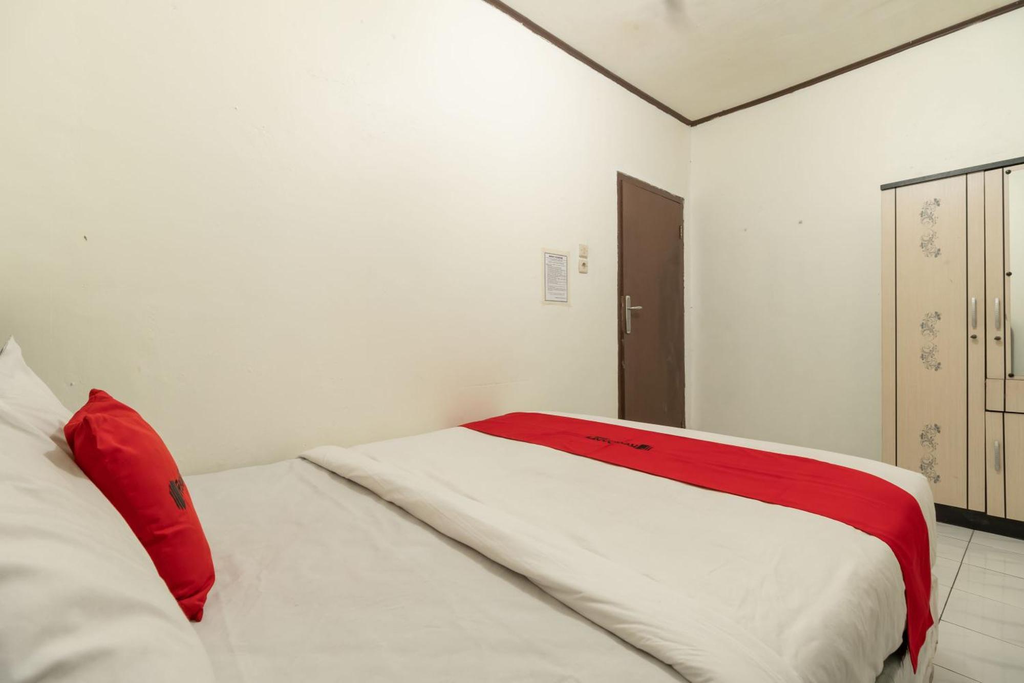 Reddoorz Near Indah Water Park Hotel
