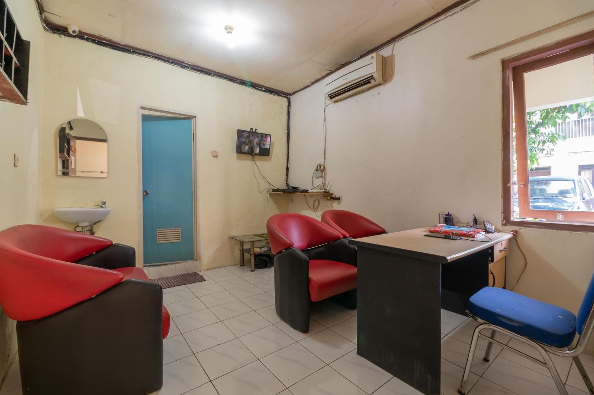 Reddoorz Near Indah Water Park