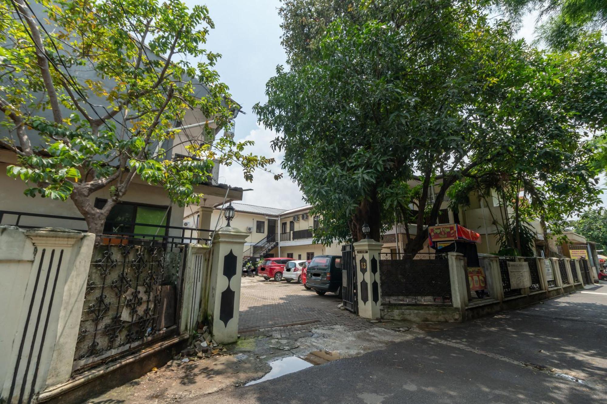 Reddoorz Near Indah Water Park Hotel