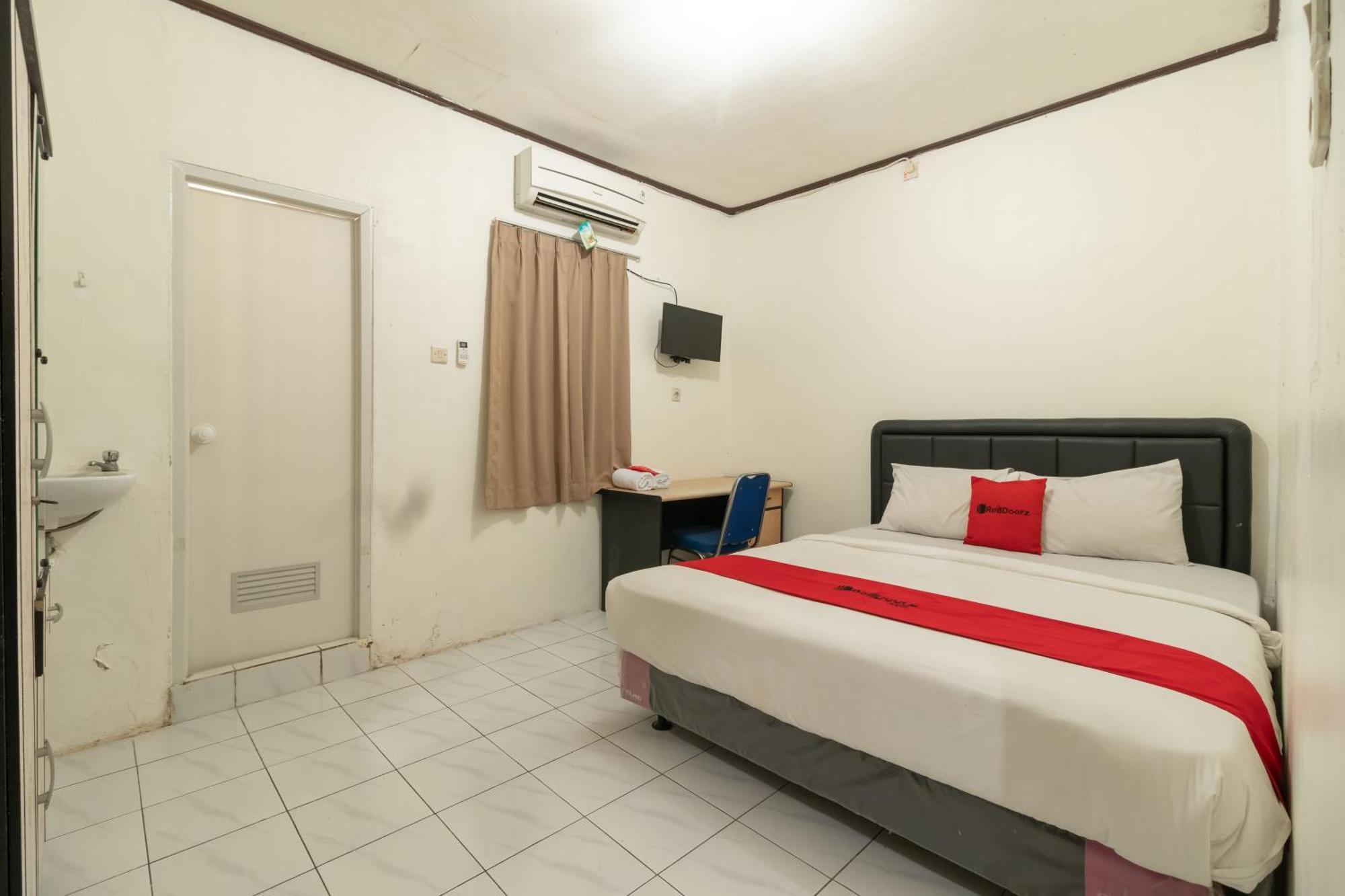 Reddoorz Near Indah Water Park 2* Jakarta