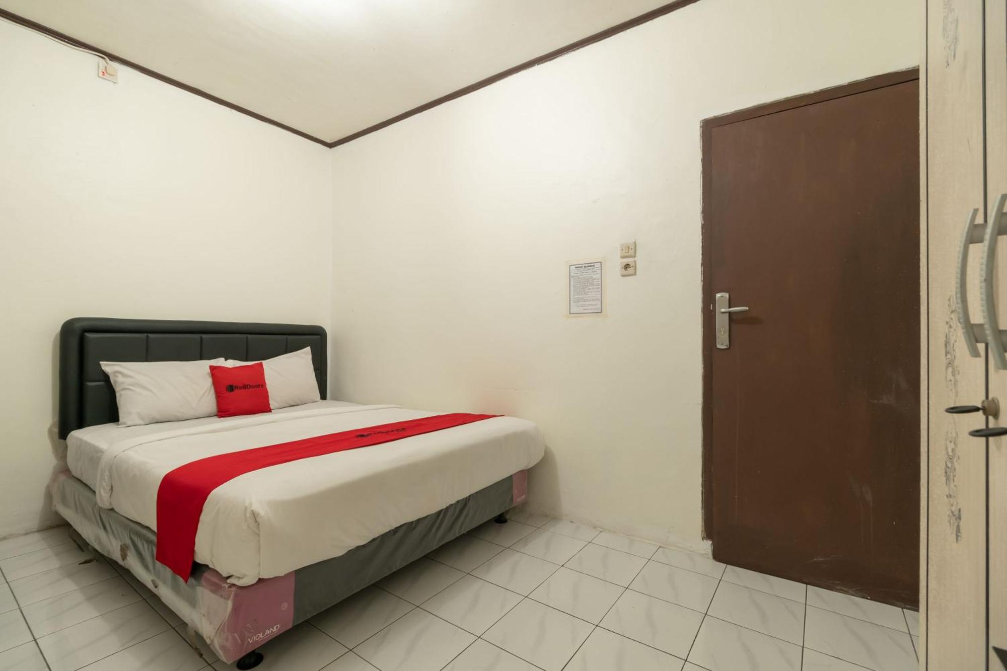Reddoorz Near Indah Water Park Jakarta