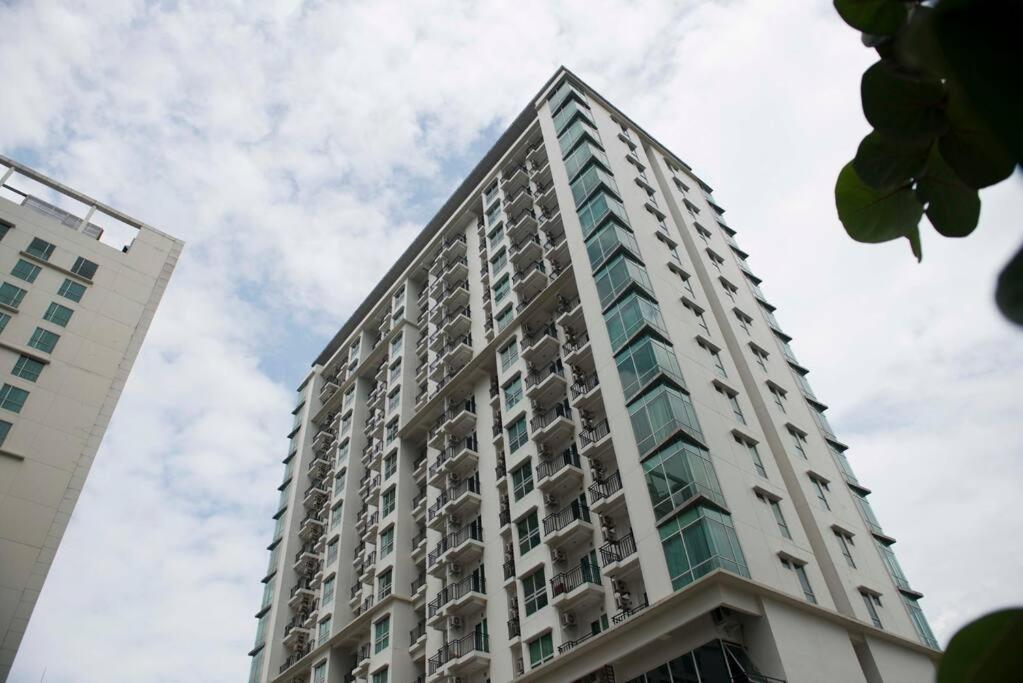 Cozy In South By Miapato Apartment Jakarta