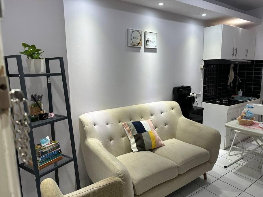 2br Krl Access With Netflix, Kalibata Apartment