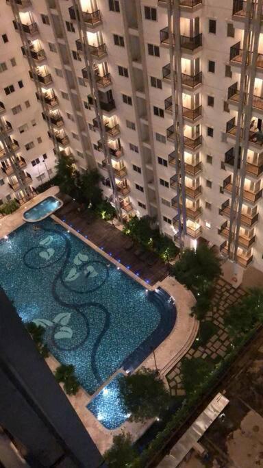 Lrt Access With Netflix, Wifi, Gym And Pool, Signature Park Grande Jakarta