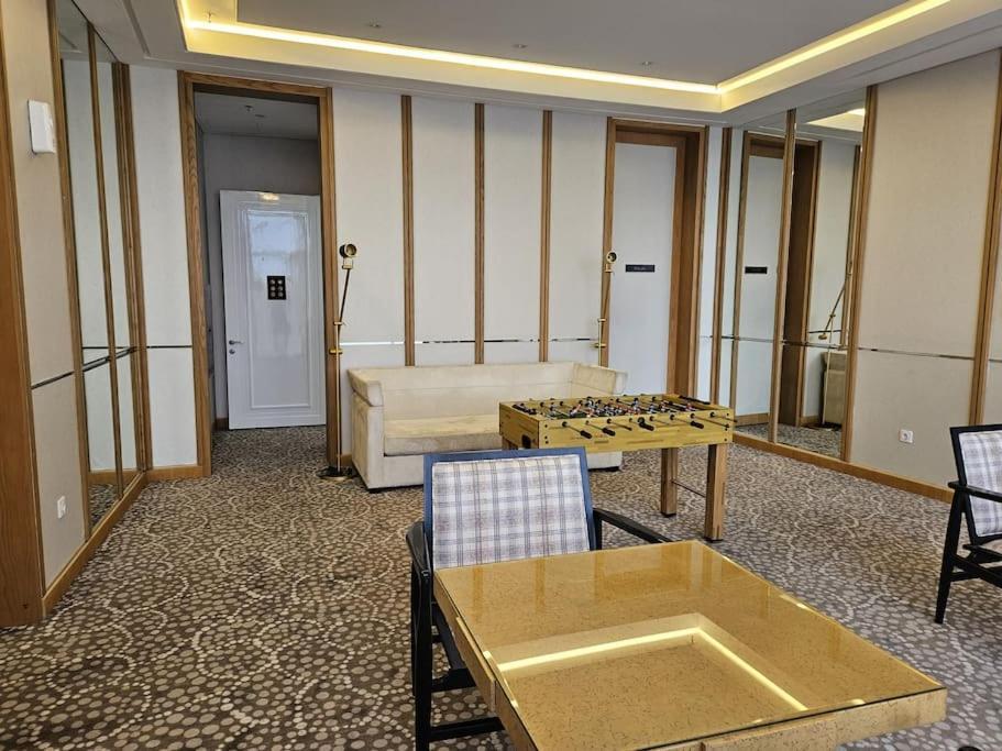 2br Flat Taman Anggrek * Jakarta