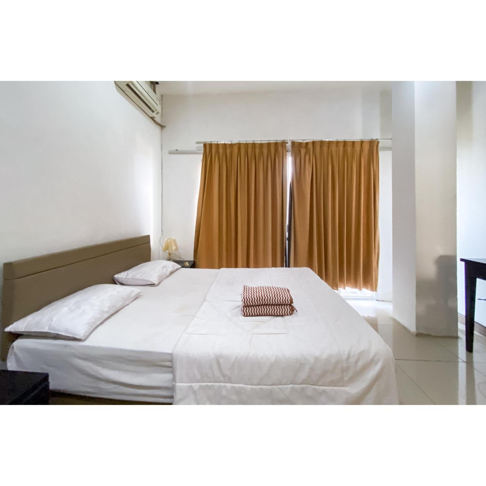 Curves Mitra Reddoorz Jakarta