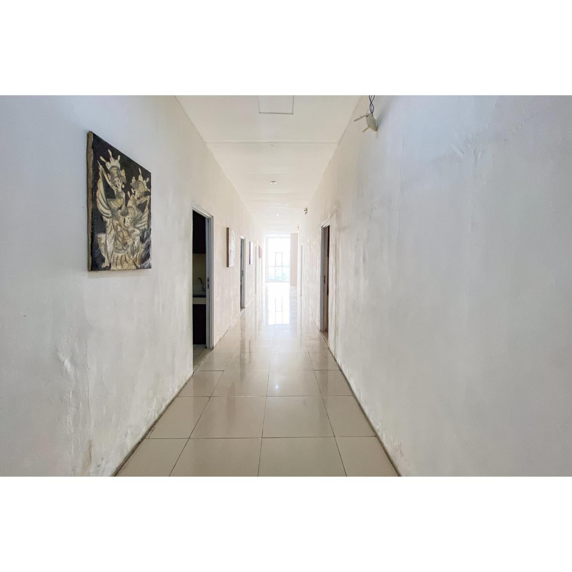 Khách sạn Curves Mitra Reddoorz