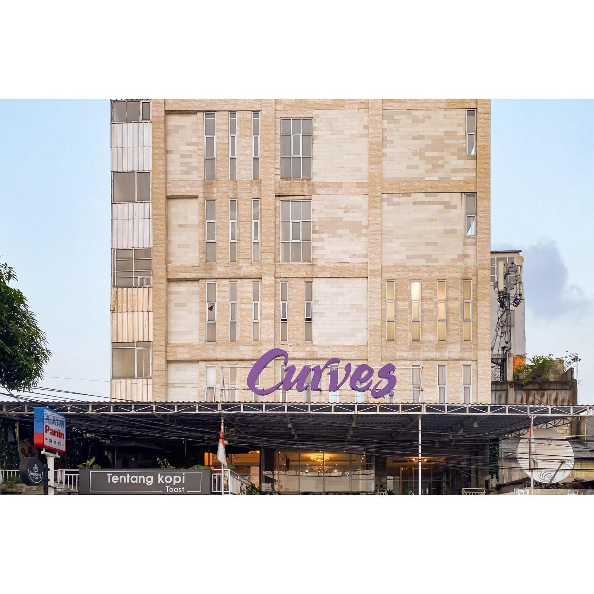 Khách sạn Curves Mitra Reddoorz Jakarta