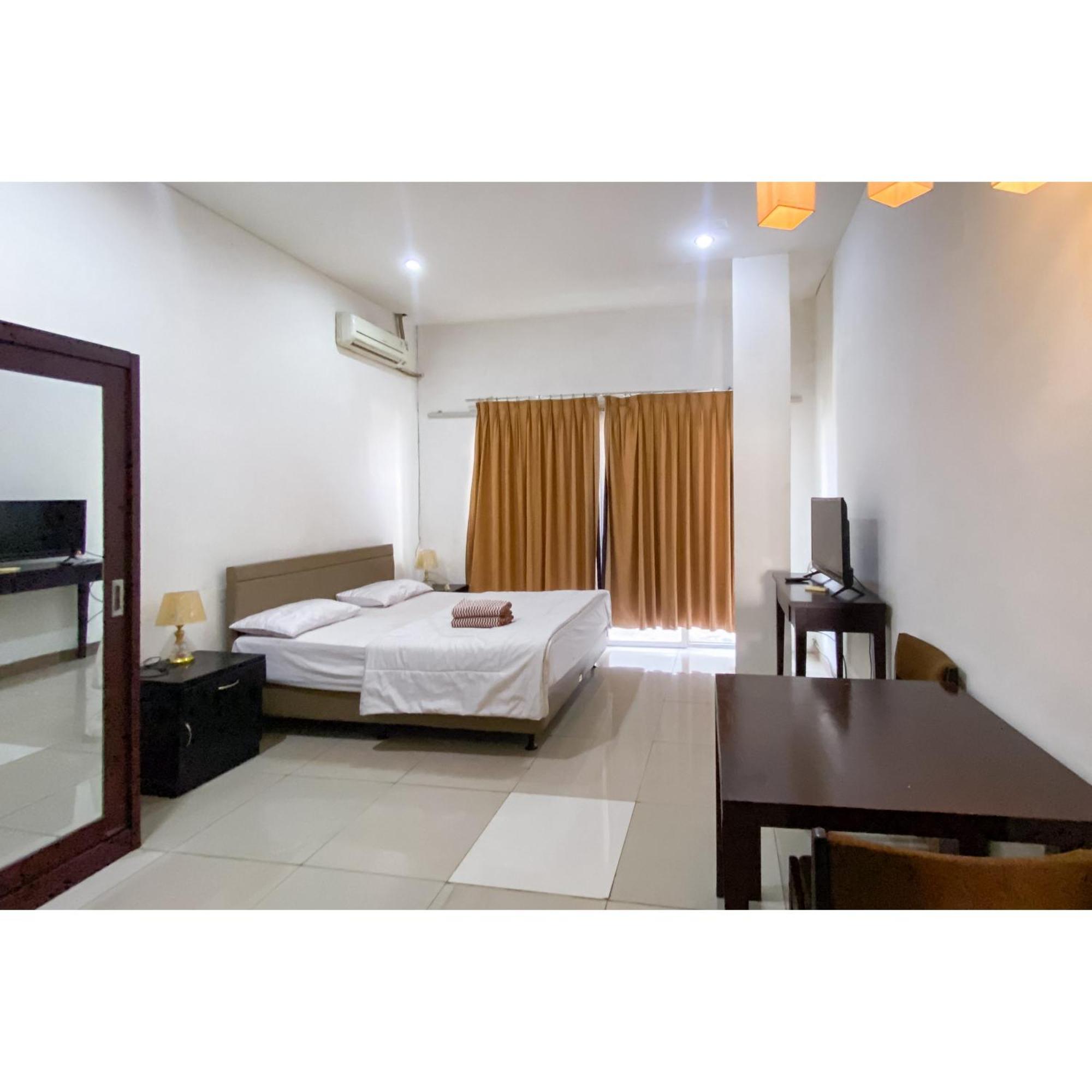 Curves Mitra Reddoorz 2*