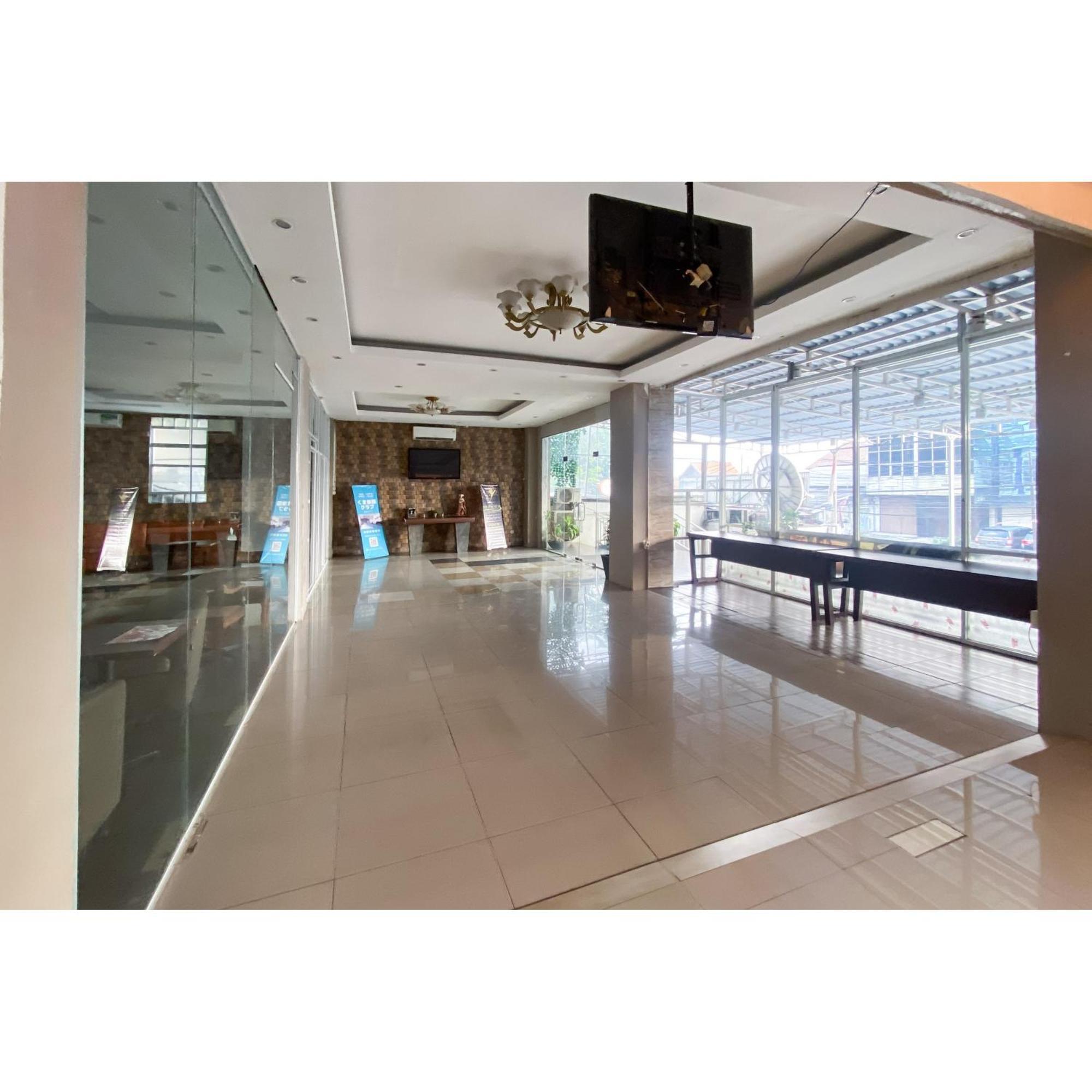 Curves Mitra Reddoorz Khách sạn